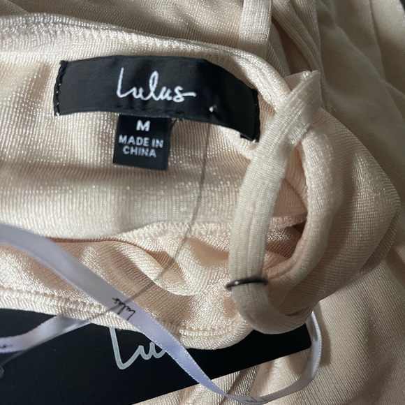 NWT Lulu’s Dreamy Date Surplice Midi Dress in Champagne Size Medium - Picture 9 of 12